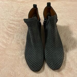 Lucky Brand Basil Stone Colored Zip Bootie - 7.5